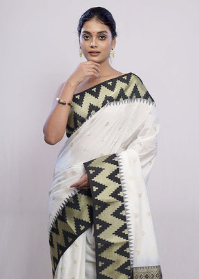 White Kanjivaram Silk Saree With Blouse Piece
