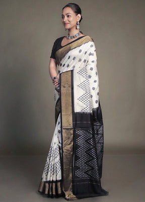 Cream Handloom Ikkat Pure Silk Saree With Blouse Piece