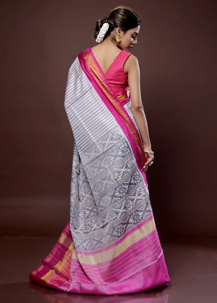 Cream Pochampally Pure Silk Saree With Blouse Piece