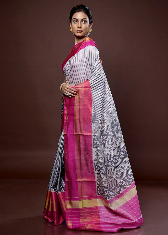 Cream Pochampally Pure Silk Saree With Blouse Piece