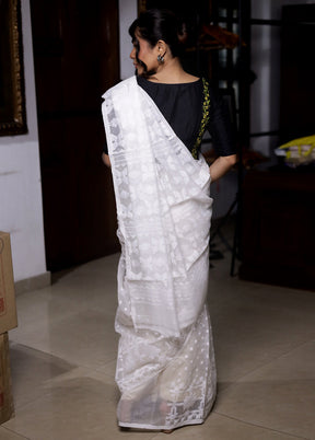 White Tant Jamdani Saree Without Blouse Piece