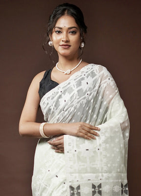 White Tant Jamdani Saree Without Blouse Piece