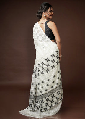 White Tant Jamdani Saree Without Blouse Piece