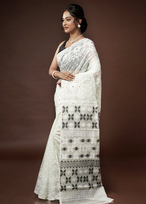 White Tant Jamdani Saree Without Blouse Piece