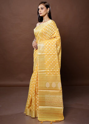 Yellow Cotton Saree With Blouse Piece