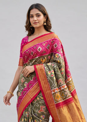 Grey Handloom Ikkat Pure Silk Saree With Blouse Piece