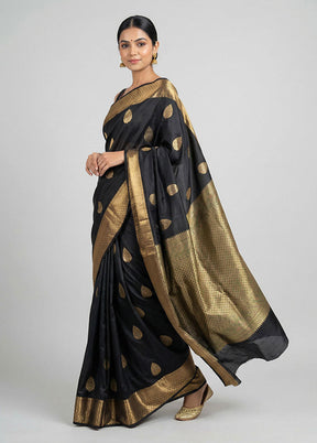 Black Handloom Kanchipuram Pure Silk Saree With Blouse Piece