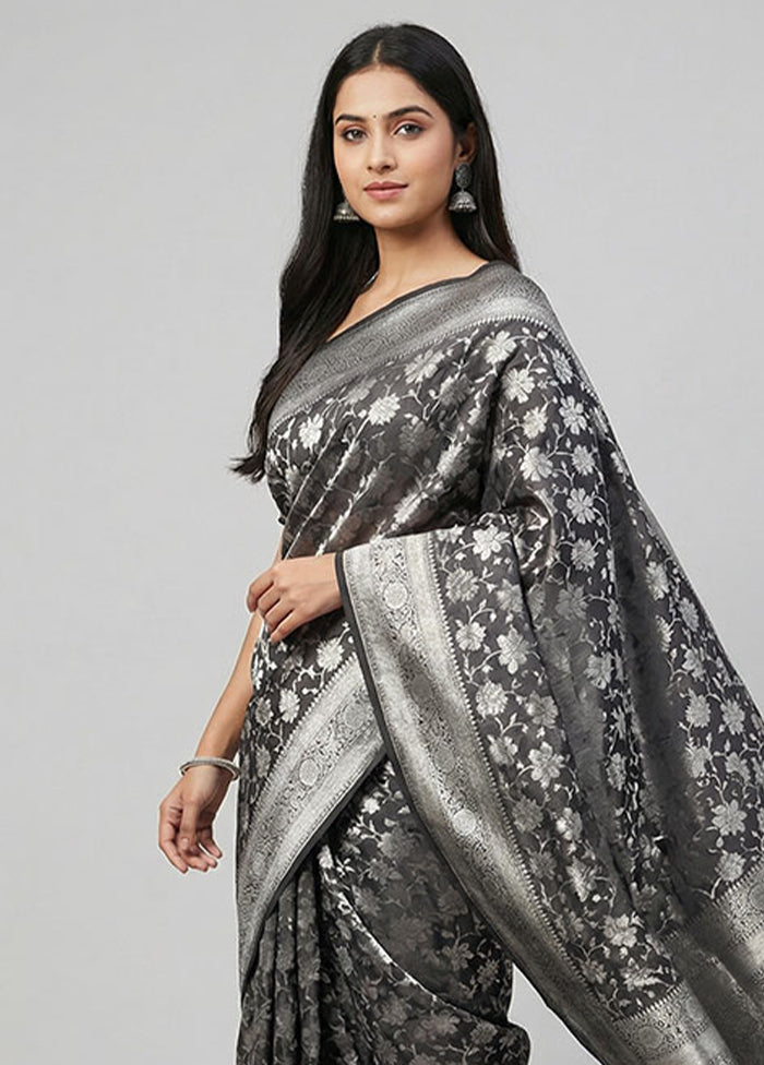 Grey Uppada Silk Saree With Blouse Piece