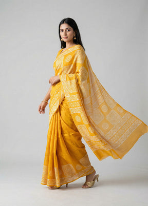 Yellow Printed Silk Saree Without Blouse Piece