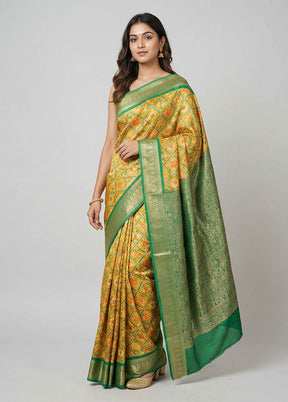 Yellow Printed Silk Saree Without Blouse Piece
