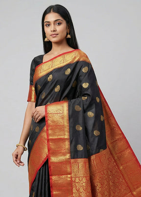 Black Handloom Kanchipuram Pure Silk Saree With Blouse Piece