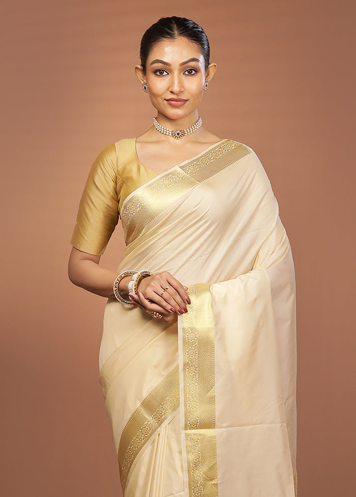 White Kanjivaram Silk Saree With Blouse Piece