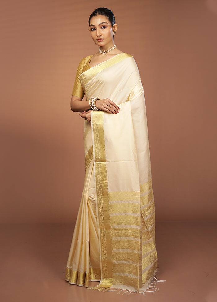 White Kanjivaram Silk Saree With Blouse Piece