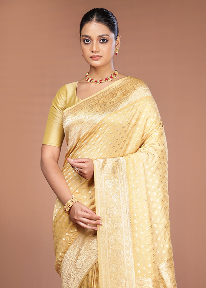 Cream Georgette Saree With Blouse Piece