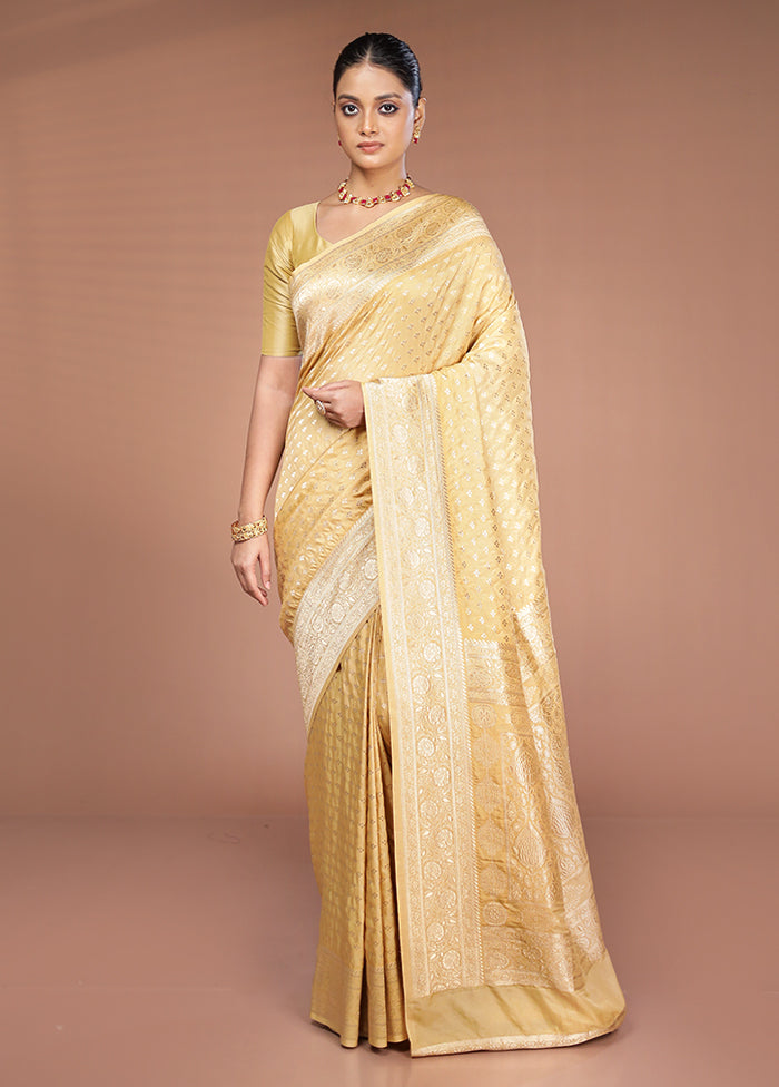 Cream Georgette Saree With Blouse Piece