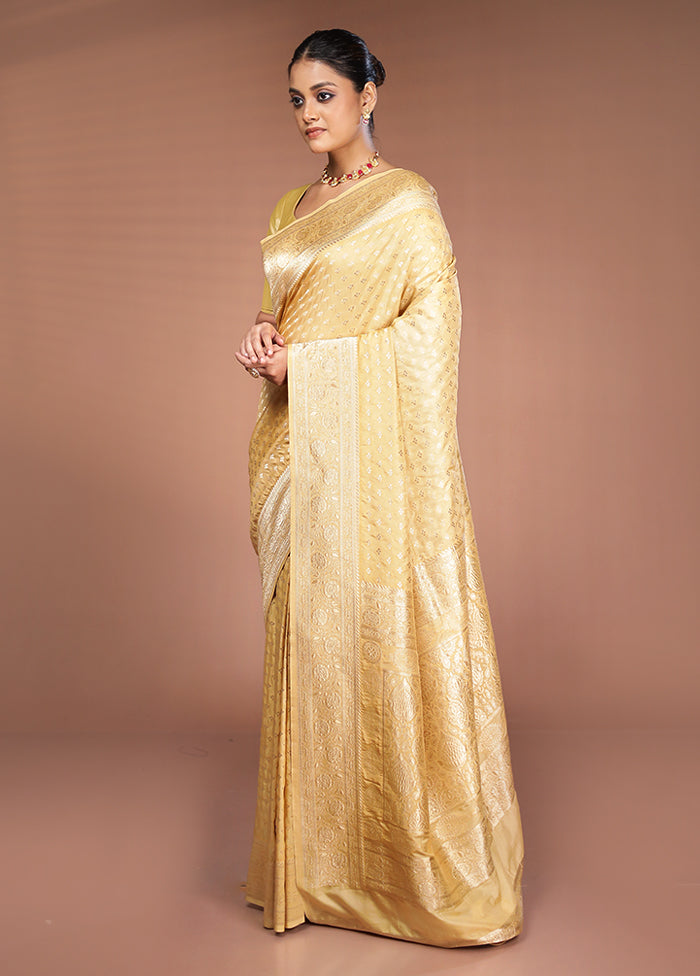 Cream Georgette Saree With Blouse Piece