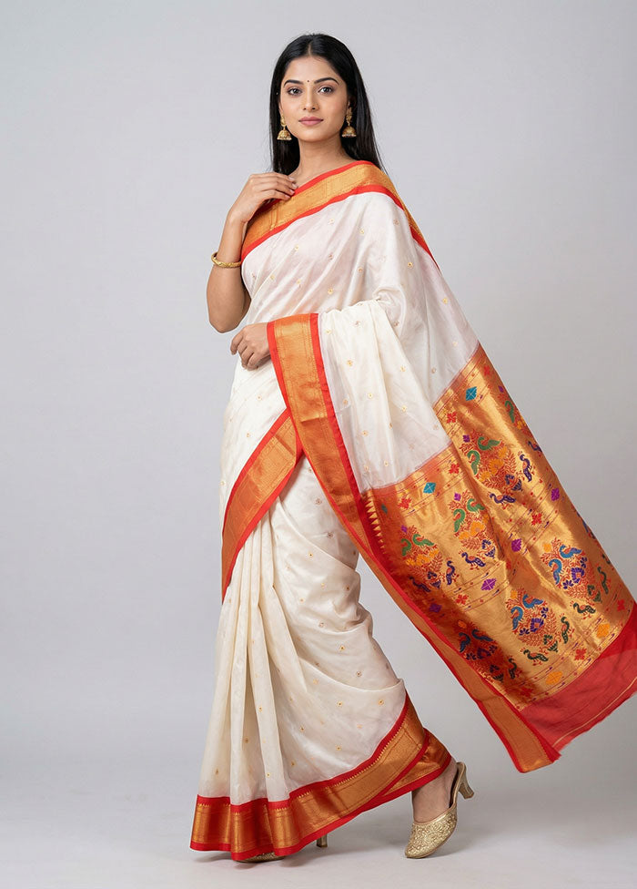 White Handloom Kanchipuram Pure Silk Saree With Blouse Piece