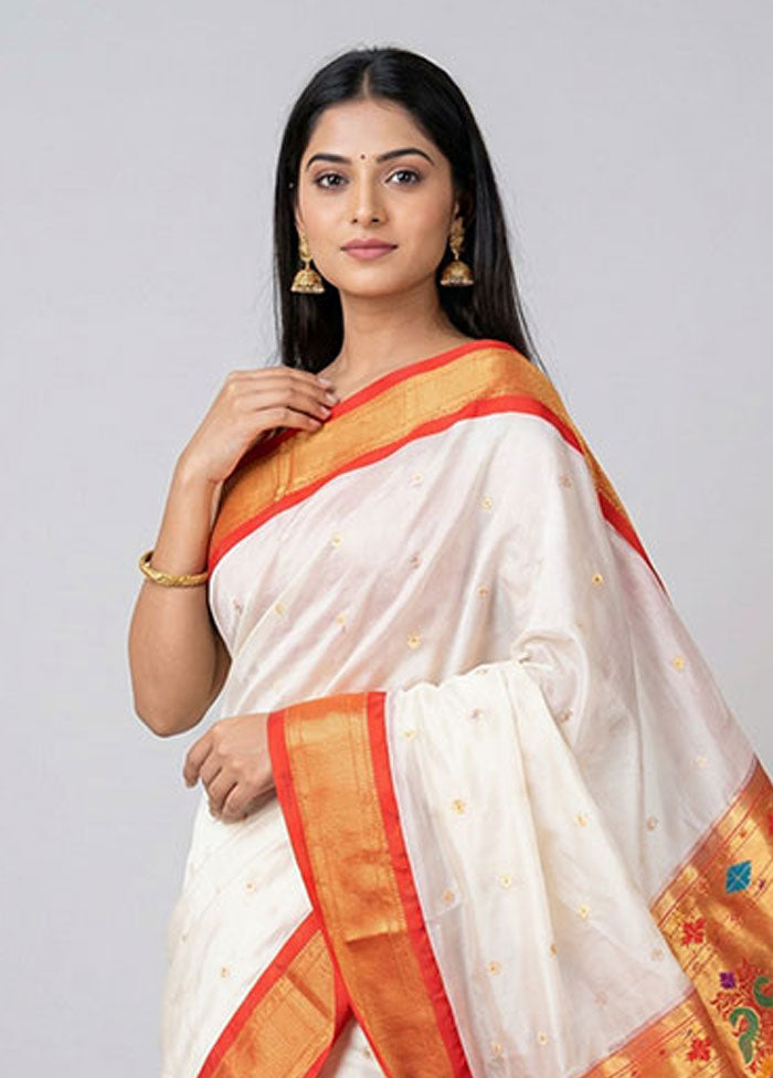 White Handloom Kanchipuram Pure Silk Saree With Blouse Piece