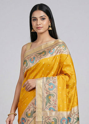 Yellow Handloom Ikkat Pure Silk Saree With Blouse Piece