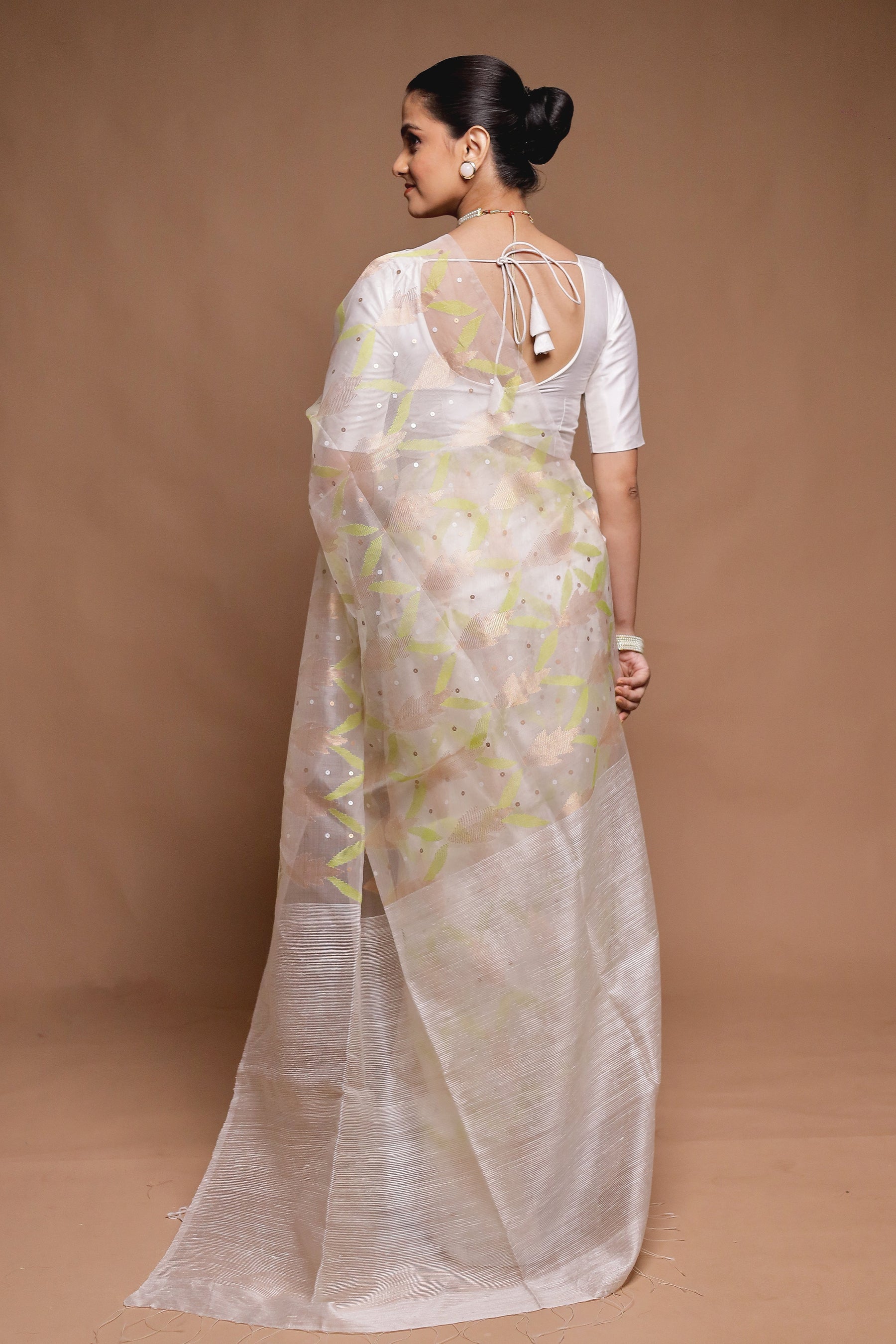 White Handloom Matka Pure Silk Saree With Blouse Piece