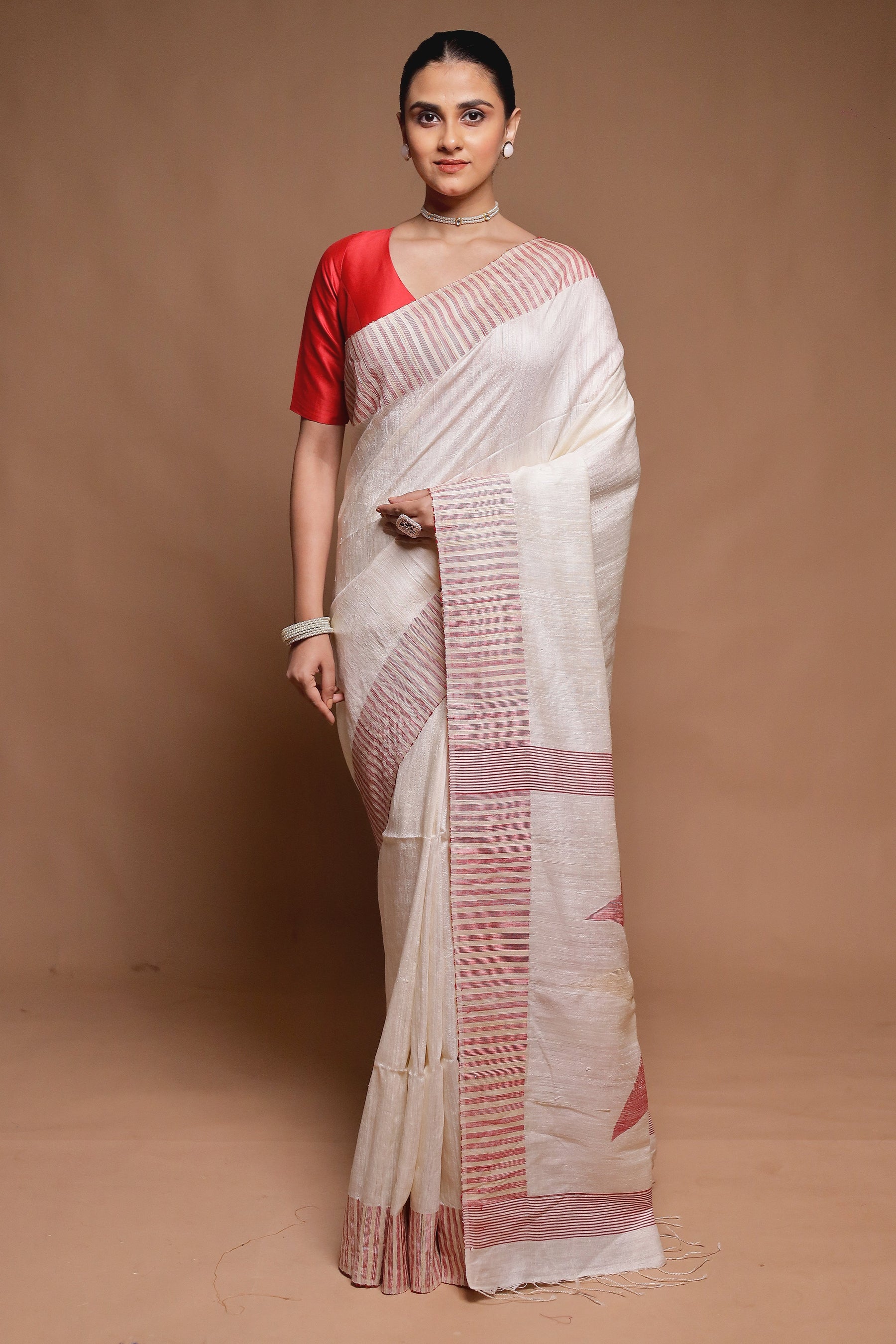 White Handloom Matka Pure Silk Saree With Blouse Piece