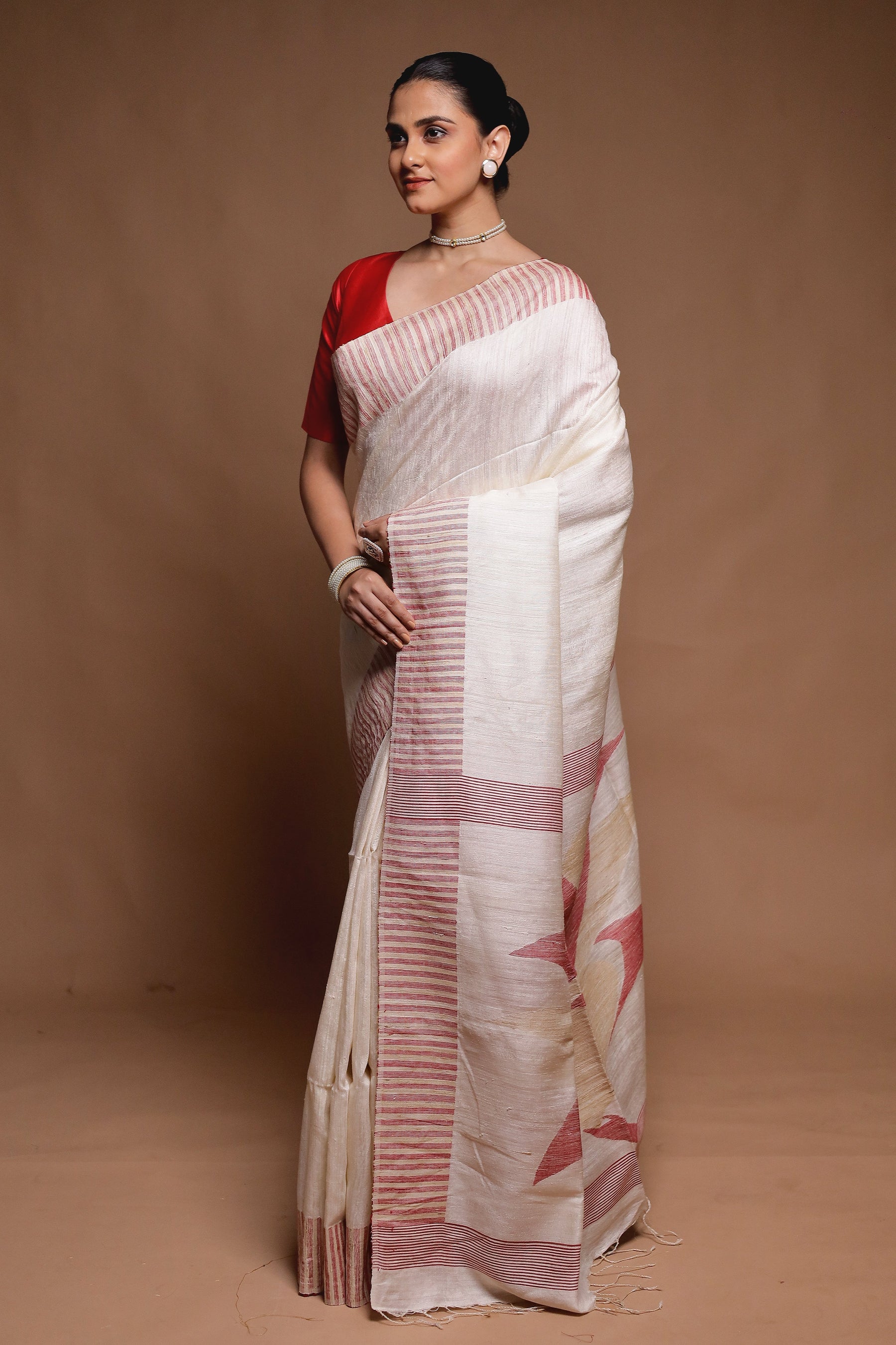 White Handloom Matka Pure Silk Saree With Blouse Piece