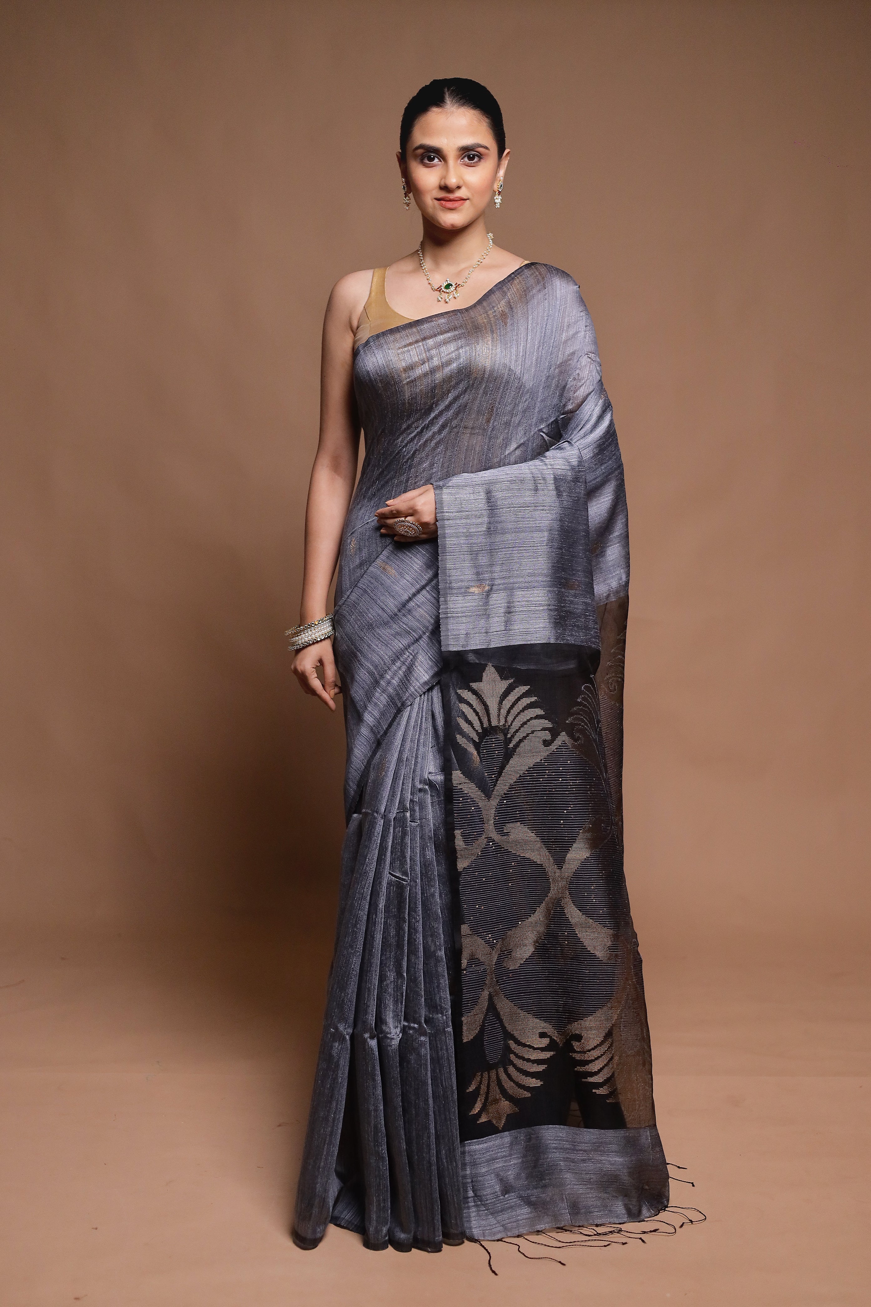 Grey Handloom Matka Pure Silk Saree With Blouse Piece