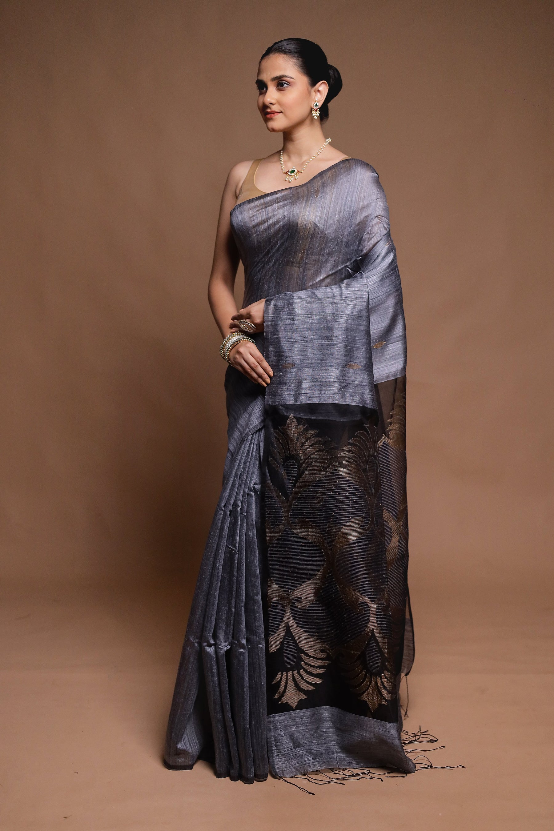 Grey Handloom Matka Pure Silk Saree With Blouse Piece