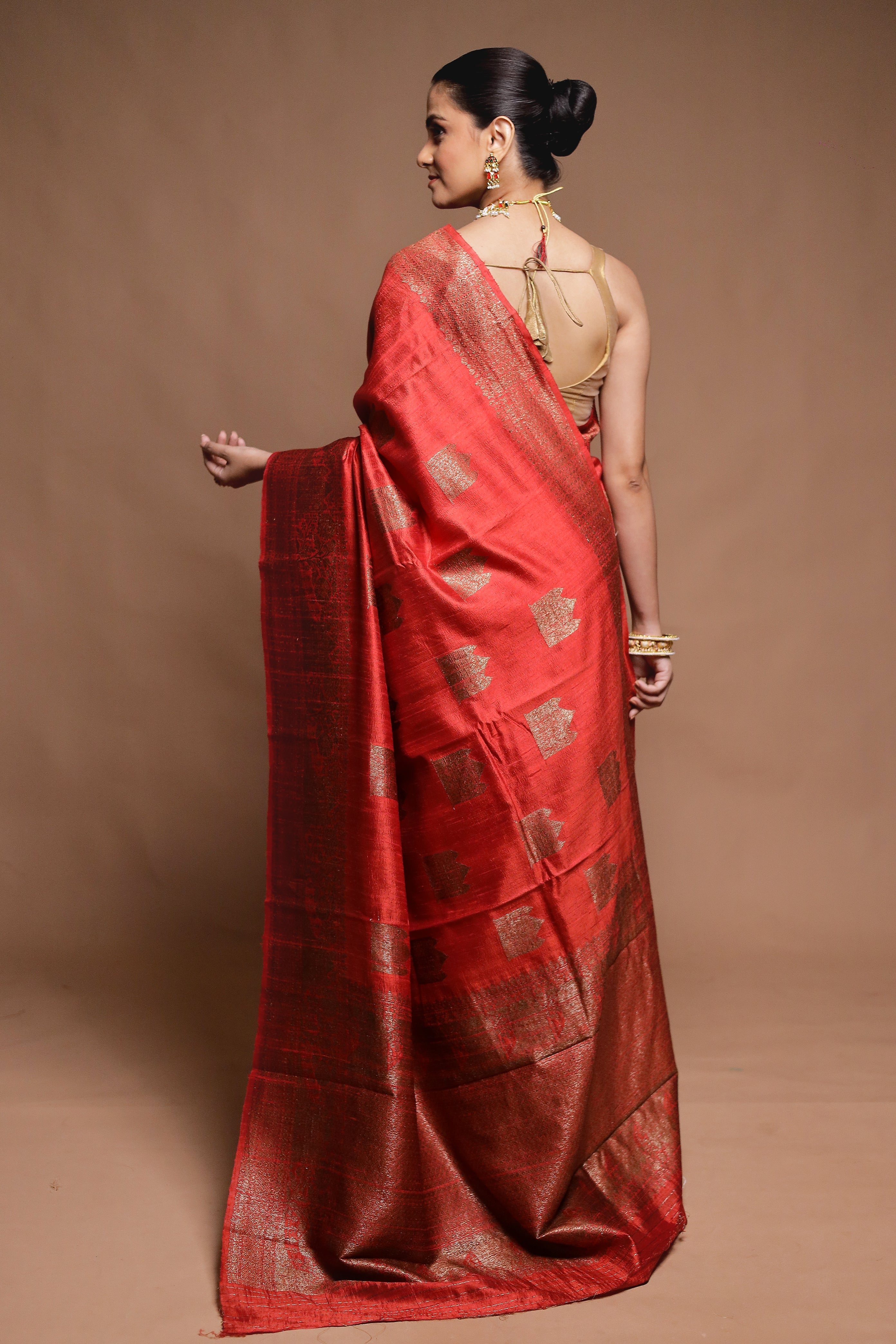 Red Handloom Tussar Pure Silk Saree With Blouse Piece