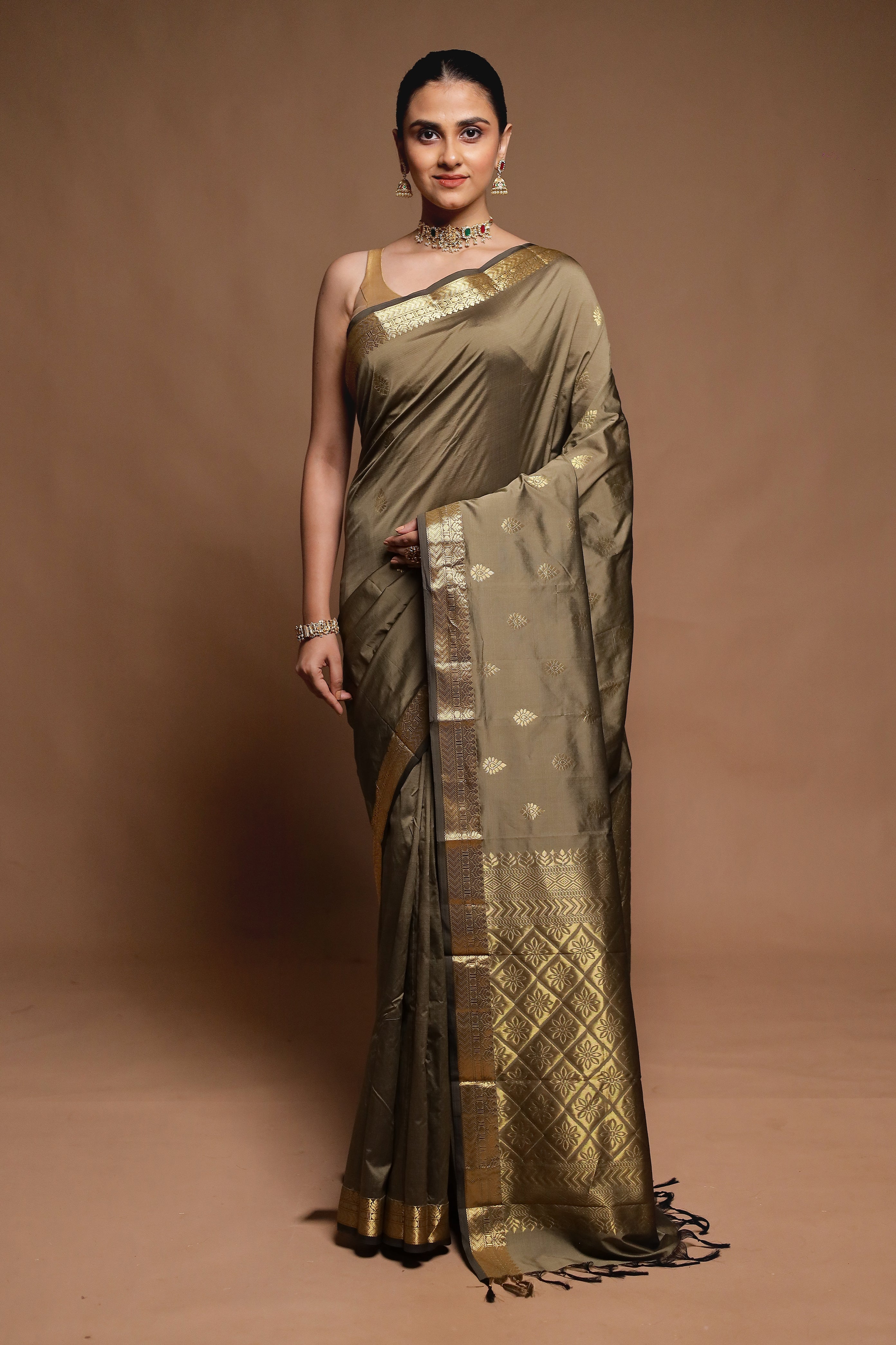 Grey Kanjivaram Silk Saree With Blouse Piece