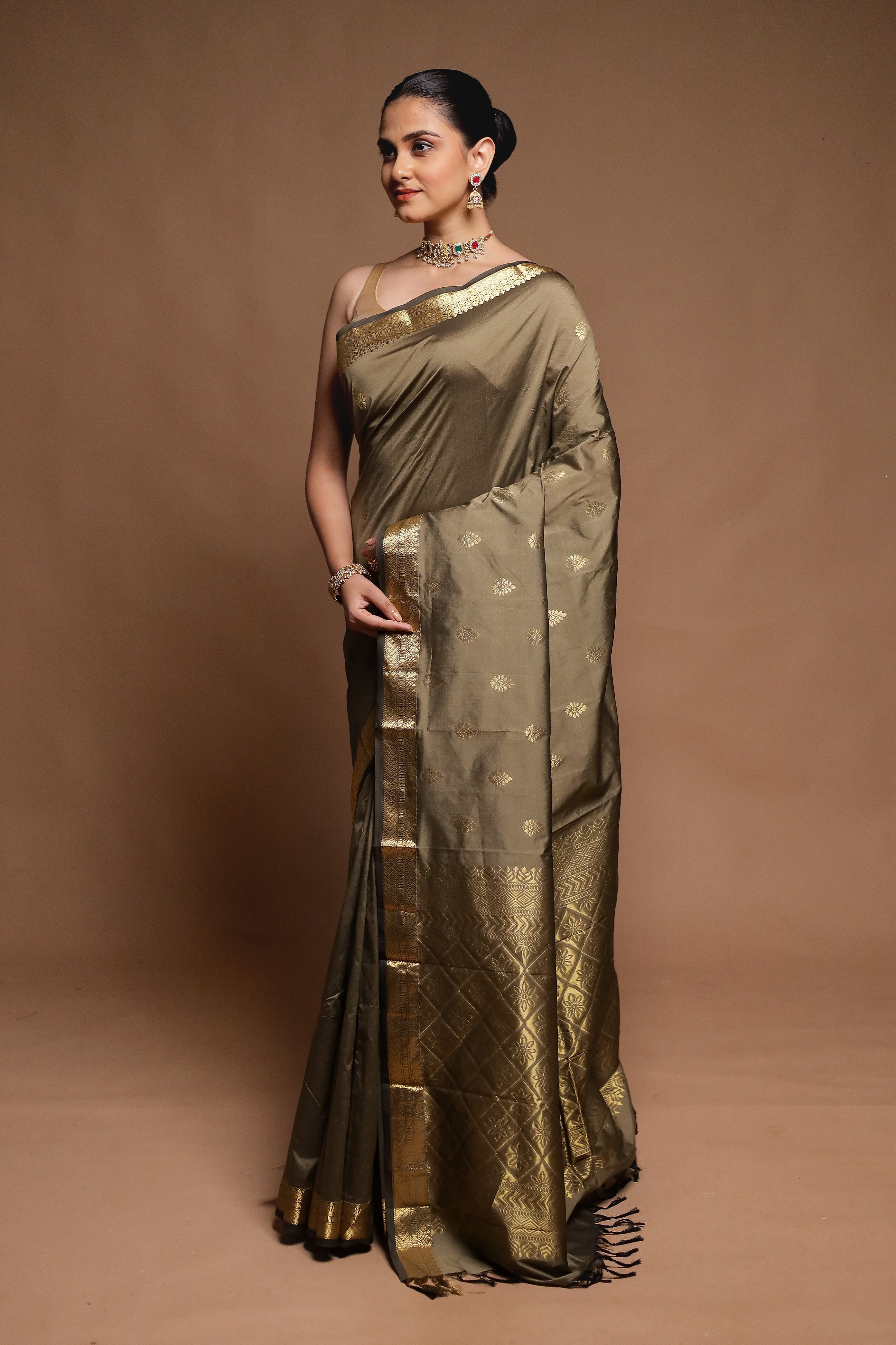 Grey Kanjivaram Silk Saree With Blouse Piece