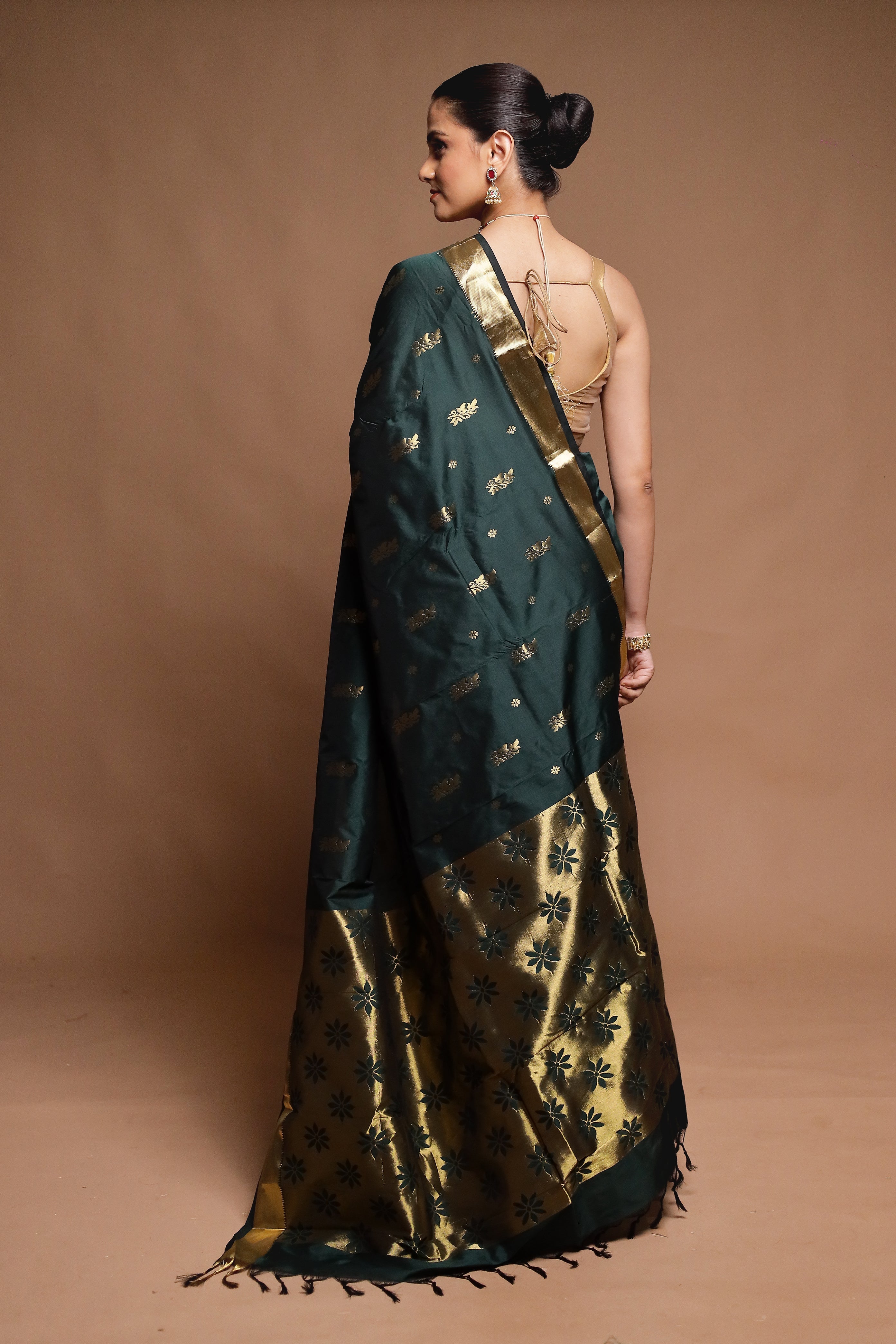 Green Kanjivaram Silk Saree With Blouse Piece