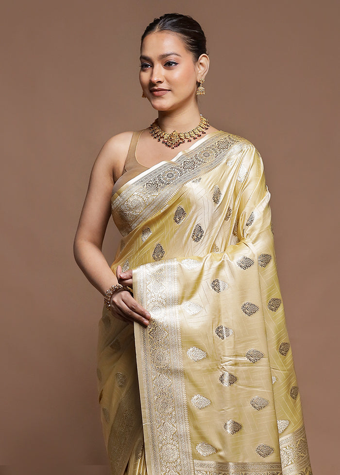 Cream Tanchoi Silk Saree With Blouse Piece