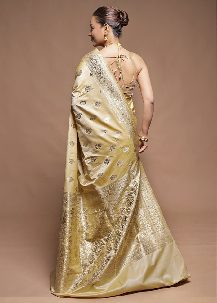 Cream Tanchoi Silk Saree With Blouse Piece