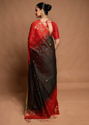 Green Cotton Saree With Blouse Piece