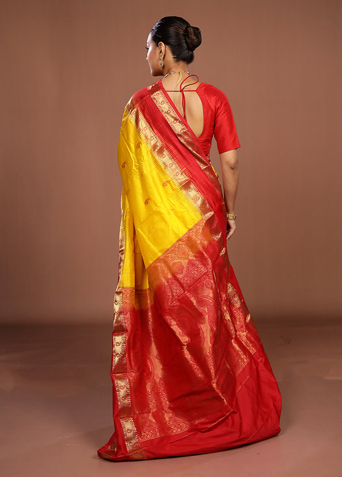 Yellow Handloom Kanjivaram Pure Silk Saree With Blouse Piece