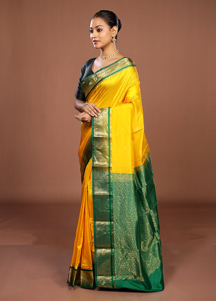 Yellow Handloom Kanjivaram Pure Silk Saree With Blouse Piece