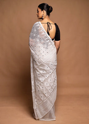 White Tant Jamdani Saree Without Blouse Piece
