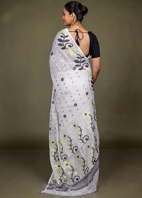 White Tant Jamdani Saree Without Blouse Piece