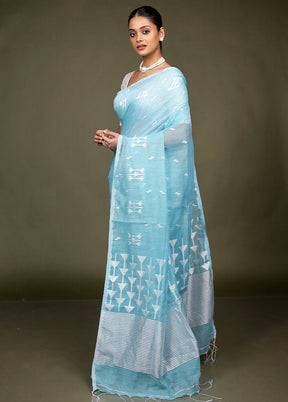 Blue Matka Silk Saree With Blouse Piece