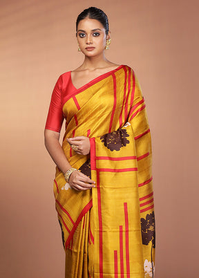Yellow Printed Silk Saree With Blouse Piece
