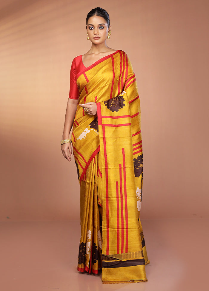 Yellow Printed Silk Saree With Blouse Piece