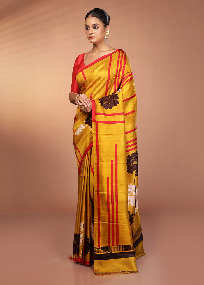 Yellow Printed Silk Saree With Blouse Piece