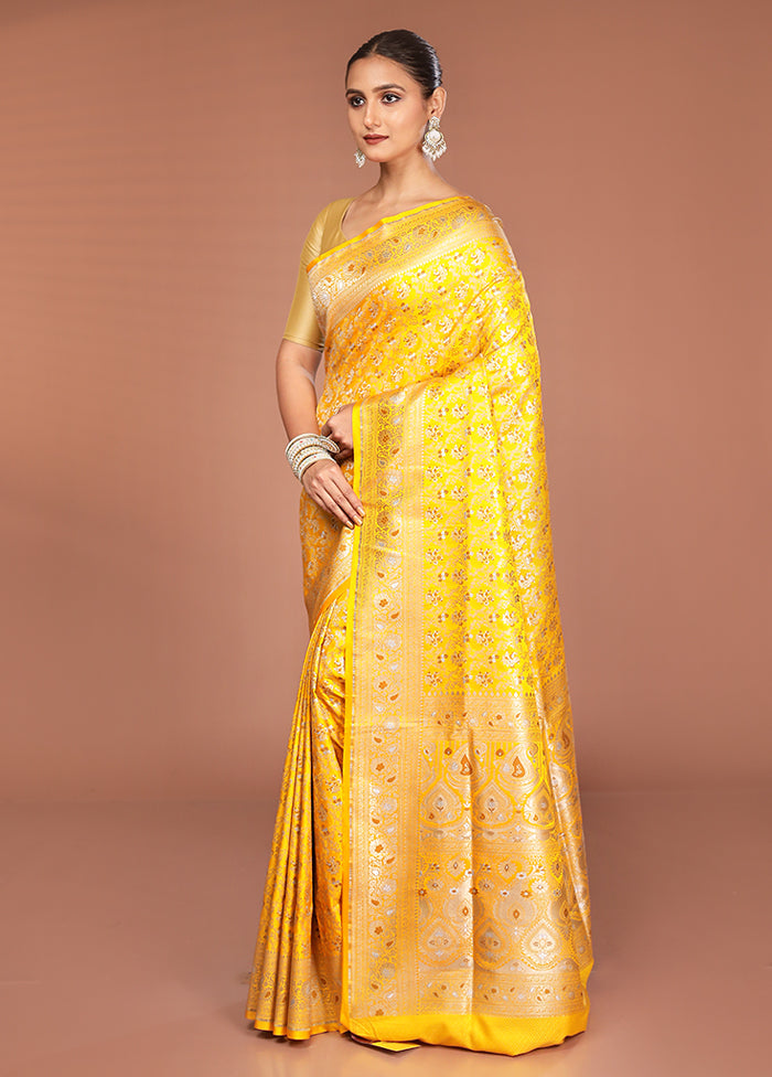 Yellow Handloom Tanchoi Pure Silk Saree With Blouse Piece