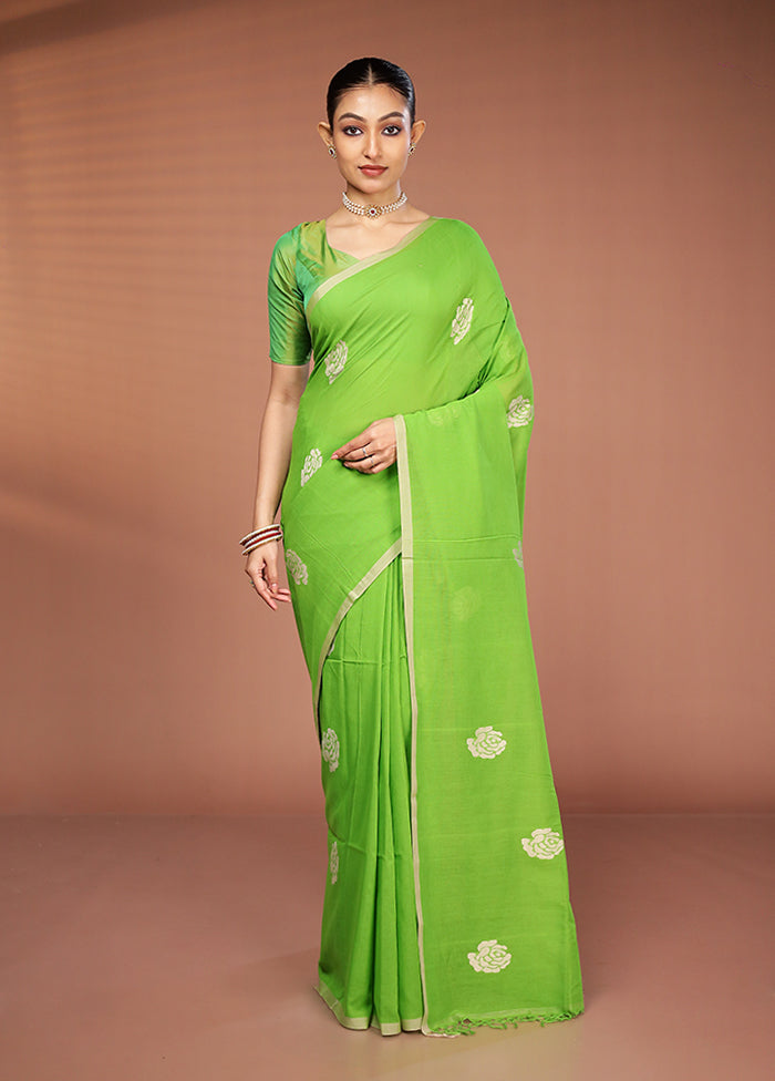 Green Matka Silk Saree With Blouse Piece
