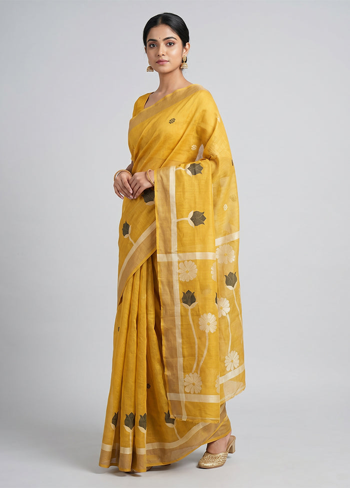 Cream Matka Silk Saree With Blouse Piece