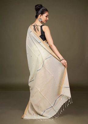 Cream Matka Silk Saree With Blouse Piece