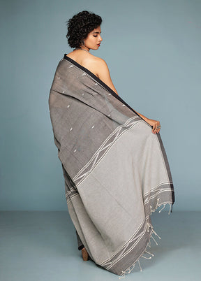 Grey Matka Silk Saree Without Blouse Piece