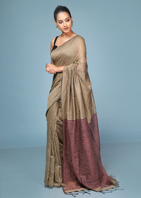Cream Cotton Saree With Blouse Piece