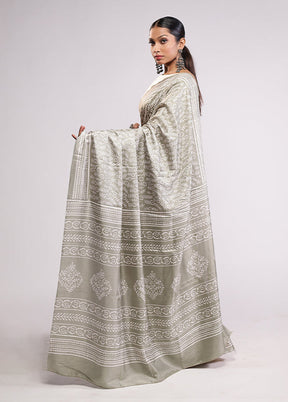 Grey Printed Silk Saree Without Blouse Piece